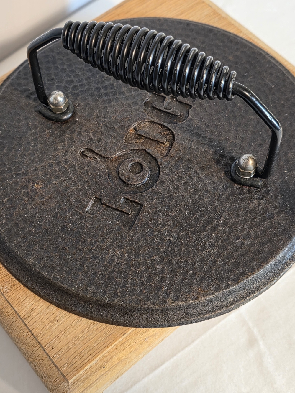LODGE Cast Iron Round Bacon Smash Burger Press Vintage Grill Griddle